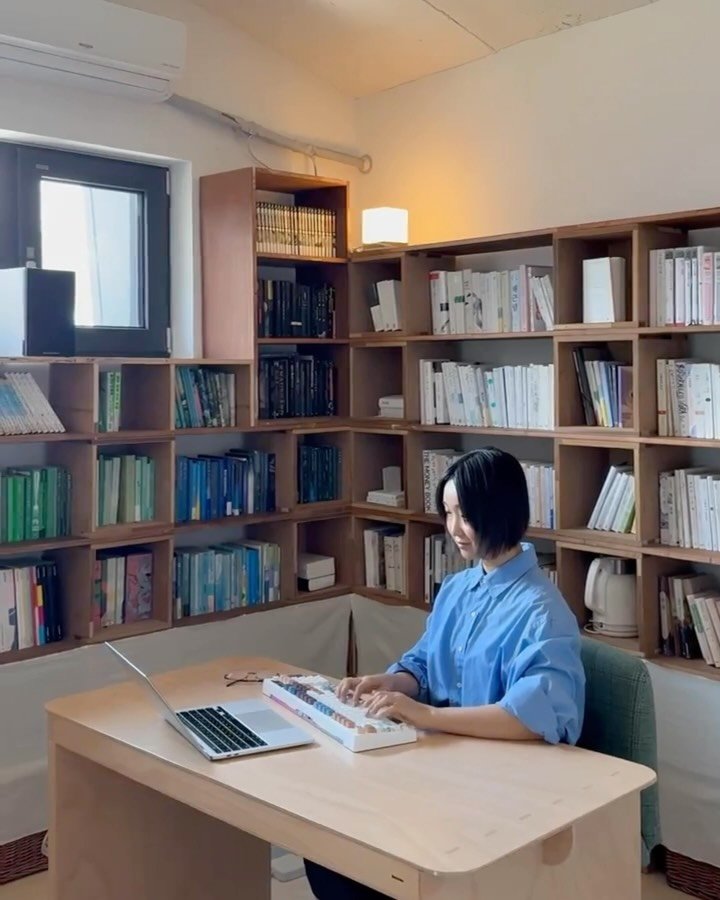 sullalee 게시물 이미지: 교보문고에서 ‘이슬아 키보드’가 출시되었습니다. 저의 손글씨를 새긴 키캡, 정릉동...