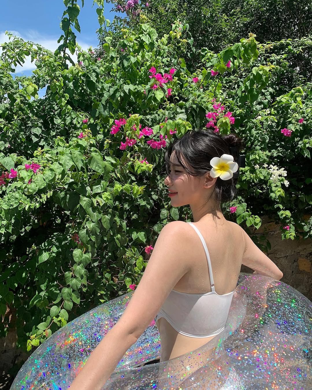Photo by 남수민 on September 07, 2025. May be an image of 1 person, headdress, parasol, sarong and text.