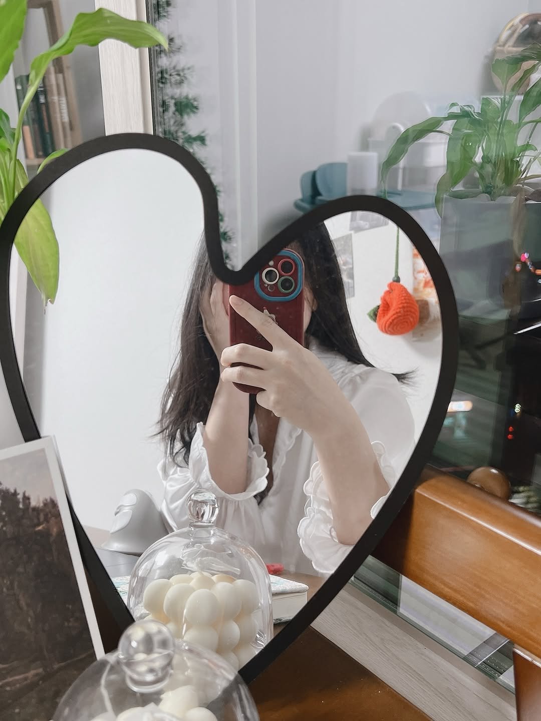 Photo by 요리하는 자몽씨 on November 27, 2025. May be an image of mirror, baby's-breath and text.