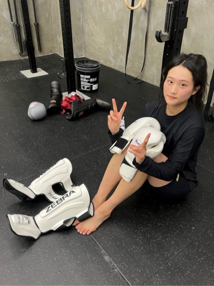 sun__fit 게시물 이미지: @umma_circle 
복싱할 때= 걍 바보
mma할 때= 더 바보

어렵지만...