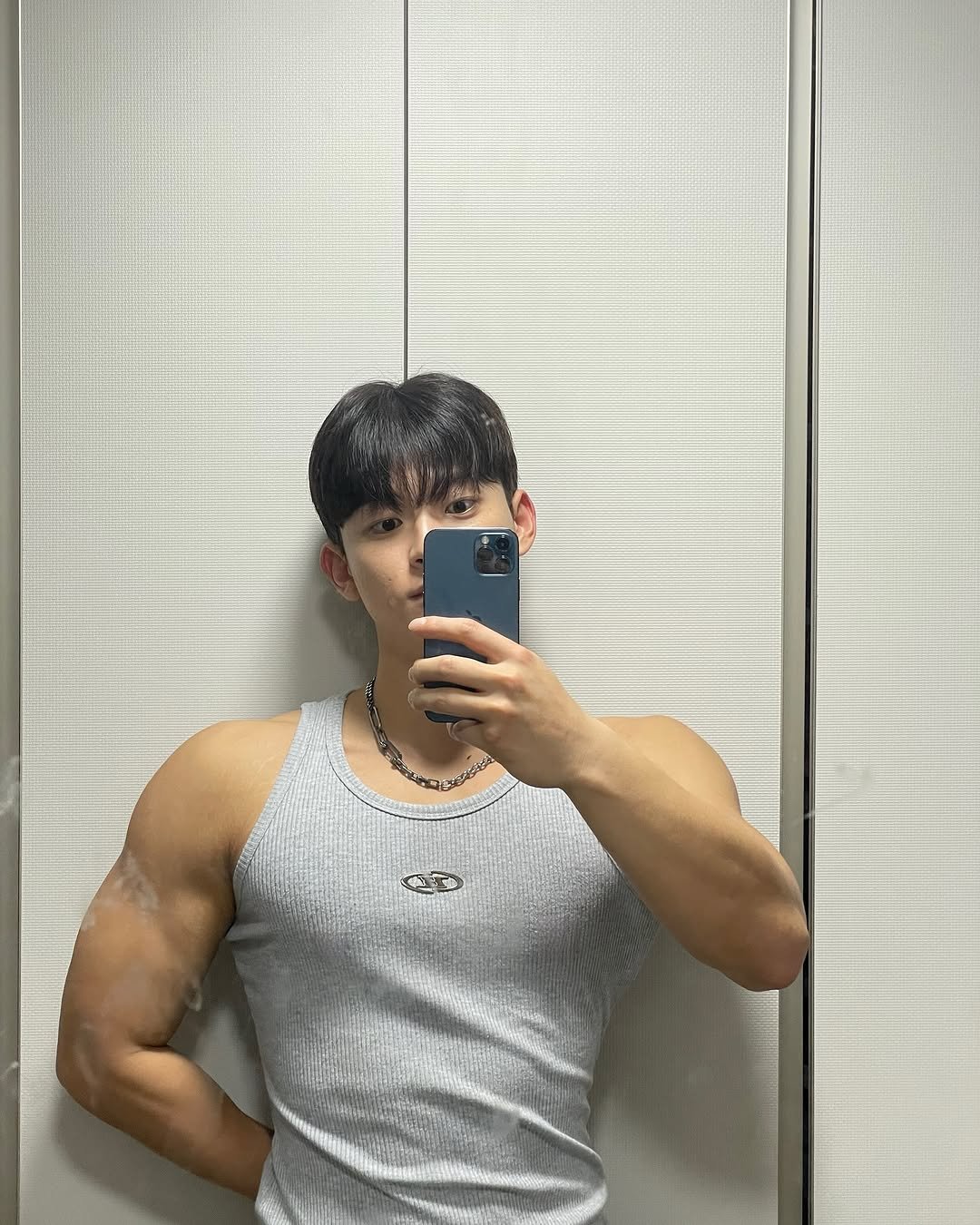 Photo shared by 민선기 on November 22, 2024 tagging @kwon_star_, and @frontment_official.