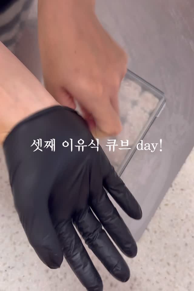 sun_j2 게시물 이미지: 👧🏻👦🏻둘 만들어 먹였으니, 👶🏻막내도 만들어 먹여야쥬
언니오빠야 밥차리느라 막내...