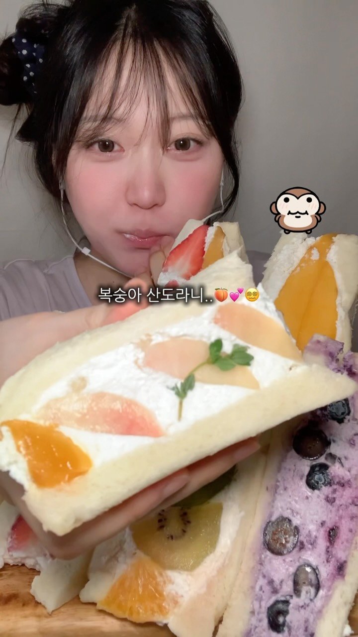 sun_rise_0802 게시물 이미지: 엄청 기대한 복숭아산도🍑

@mean.u 단순선물
부드럽고 폭신한 흰식빵 사이에...