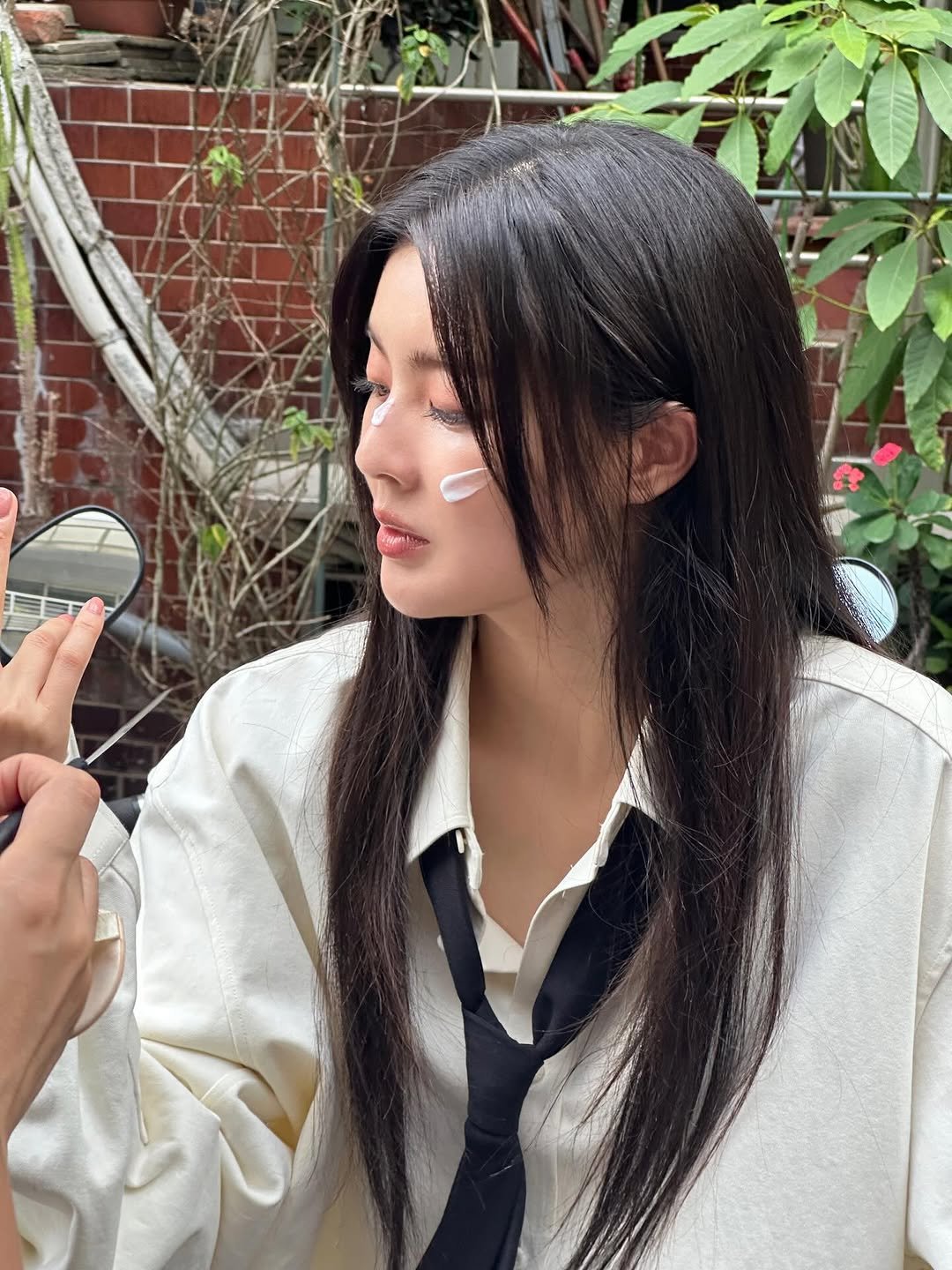 Photo by 이선빈 on December 03, 2025. May be an image of one or more people, braids and text.