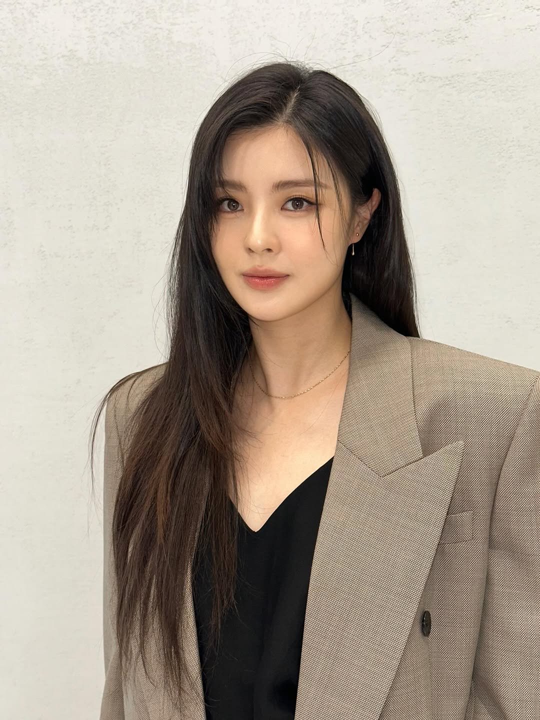 Photo shared by 이선빈 on October 24, 2025 tagging @kang_da_hyun, and @gotsunmi.