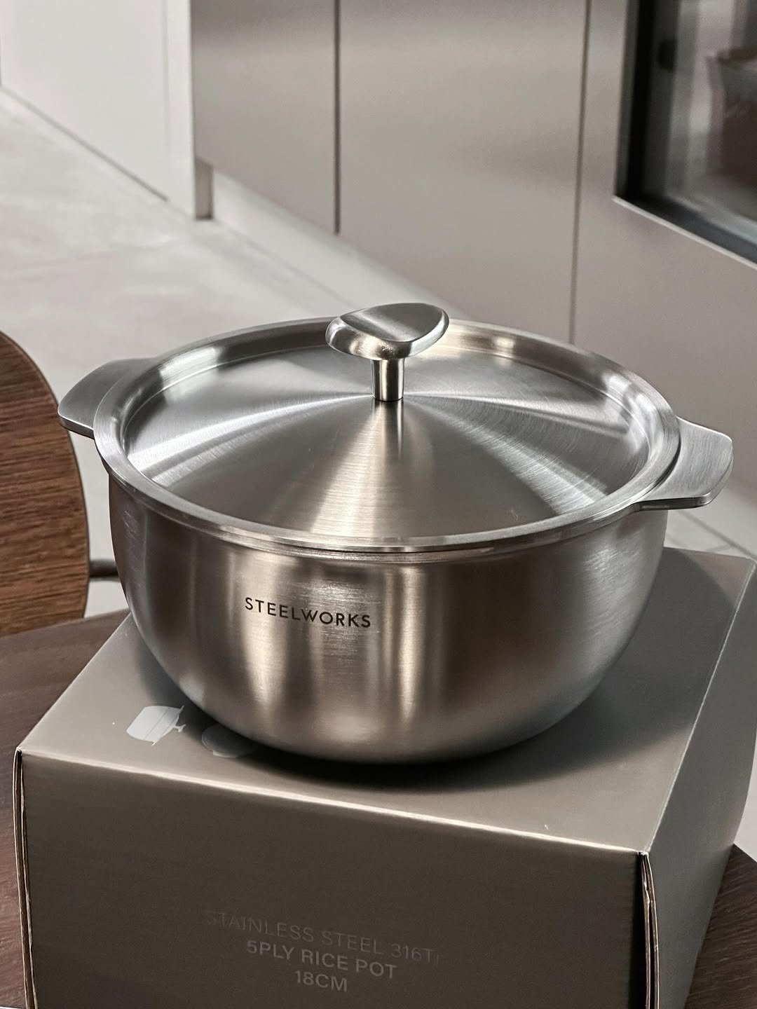 Photo by 썬데이랑 최은주 on December 30, 2025. May be an image of cooker, saucepan, steamer, pot, kitchen appliance and text that says 'STEELWORK: OR STEE AP'.