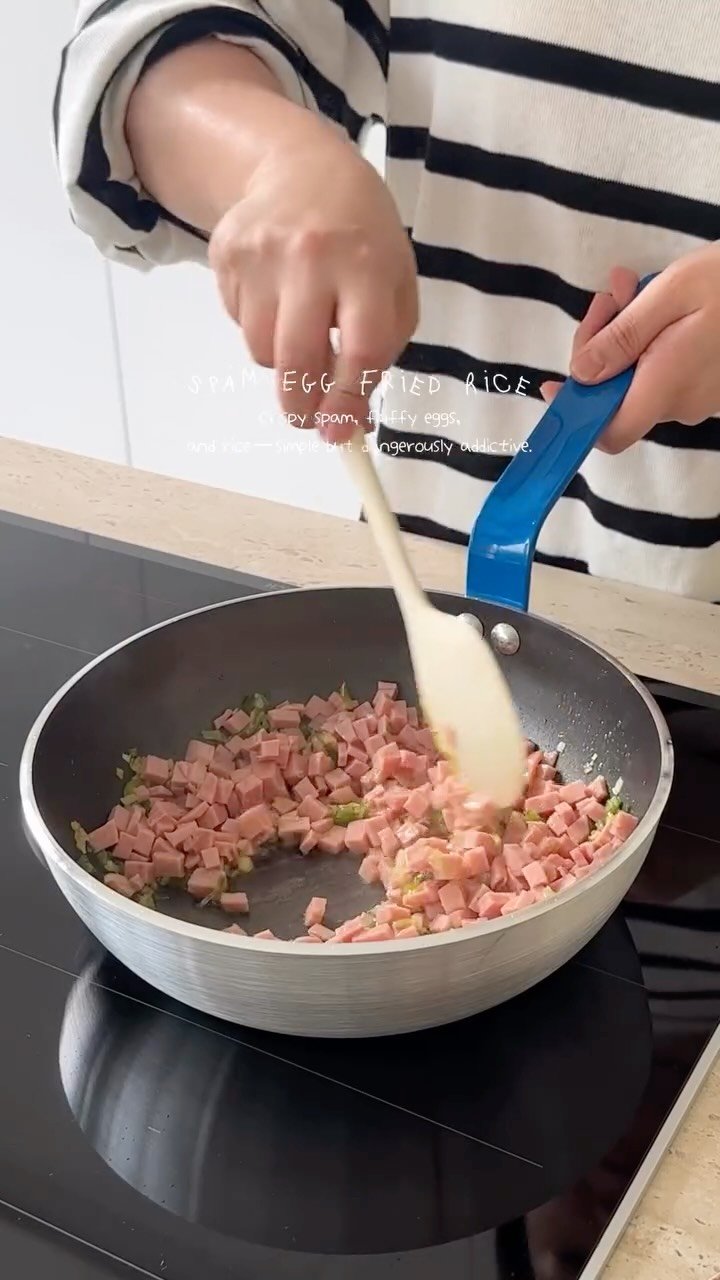 sunday_rang 게시물 이미지: 🔺스팸계란볶음밥👍🏻👍🏻

스팸 볶음밥 너~무 맛있잖아요🥹
가끔 이게 그~르~케 먹고...