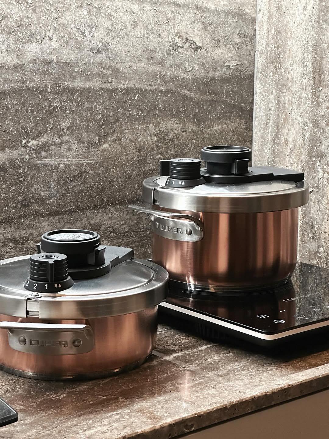 Photo by 썬데이랑 최은주 on September 24, 2025. May be an image of tea maker, range hood, grinder, stove, pot, coffee maker, cooker, saucepan, steamer and text.