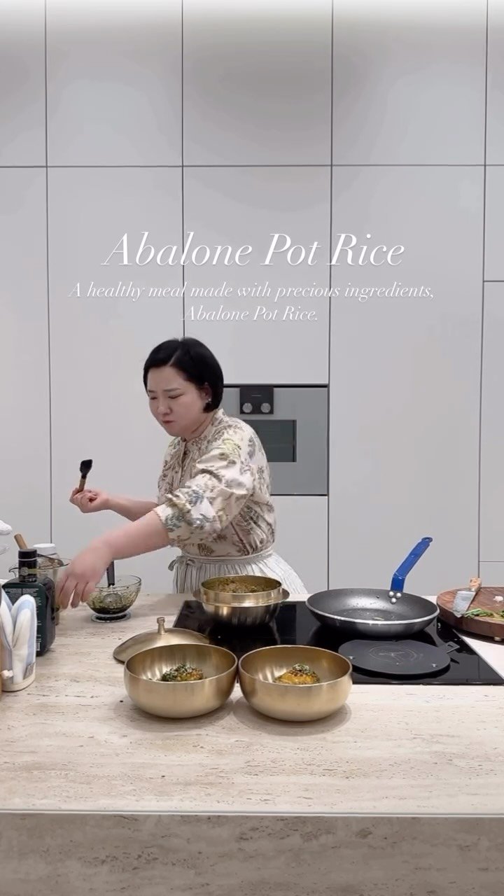 sunday_rang 게시물 이미지: 솥밥중에 최고~ 전복솥밥👍🏻👍🏻

블랜더에 전복 내장을 곱게 갈아 꼬~소하게 버터에...