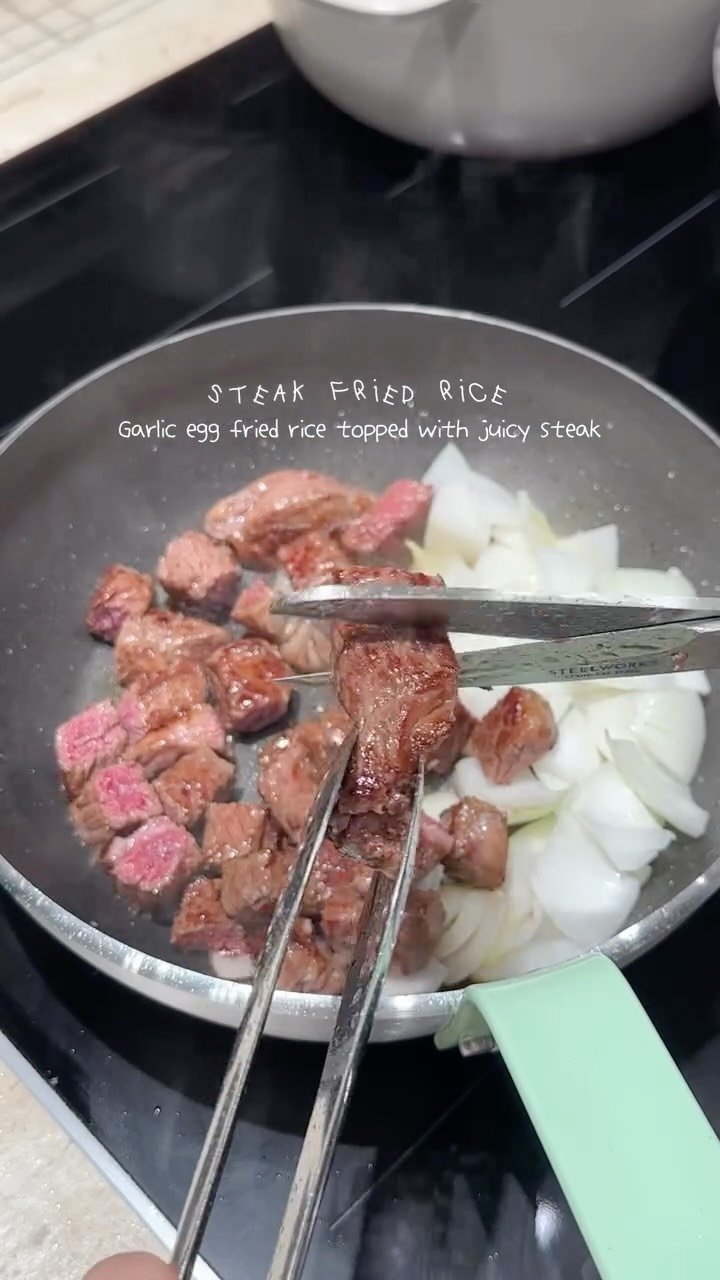 sunday_rang 게시물 이미지: 🔺마늘계란 볶음밥

애들이 볶음밥 또 먹고싶대서
오늘은 마늘계란볶음밥을...