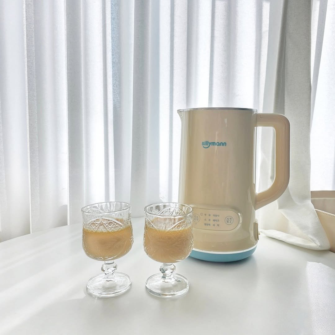 Photo shared by 방말금 on November 08, 2025 tagging @sillymann. May be an image of tea maker, kitchen appliance, measuring cups, coffee maker, pitcher, carafe, water filter, goblet and text.