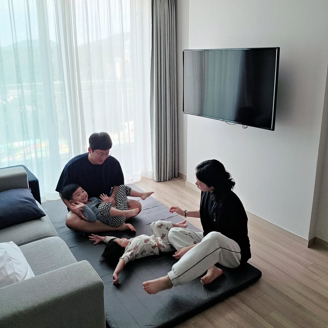 Photo shared by 방말금 on September 22, 2025 tagging @sleeplab.official. May be an image of 2 people, baby, diaper and text.