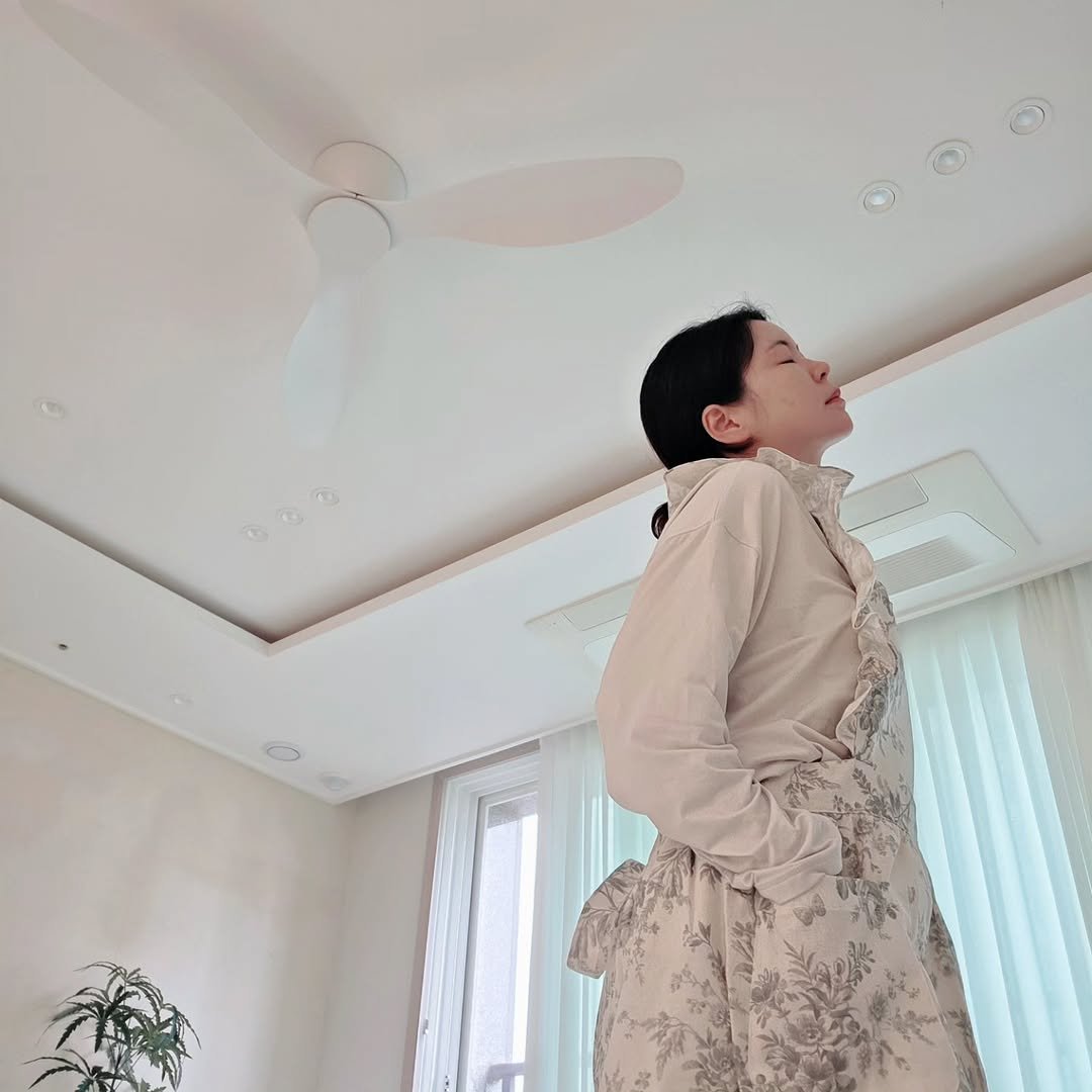 Photo shared by 방말금 on September 12, 2025 tagging @lauraashley_korea. May be an image of 1 person, sleepwear, bath robe, robe, bedroom and text.