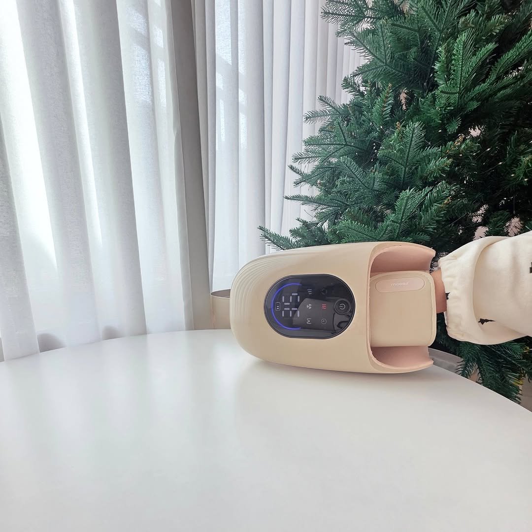 Photo shared by 방말금 on November 08, 2025 tagging @mooas_official. May be an image of thermometer, thermostat, stapler and text.