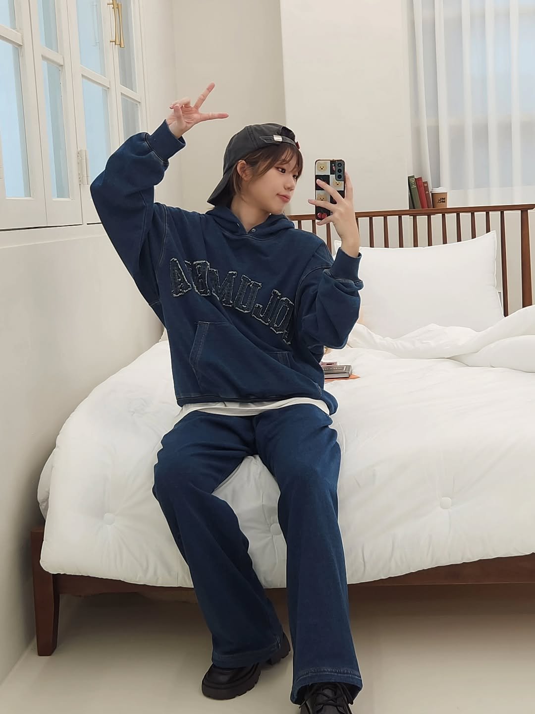 sungchae_y0y 게시물 이미지: Blue Hoodie💙

@columbiauniv_style...