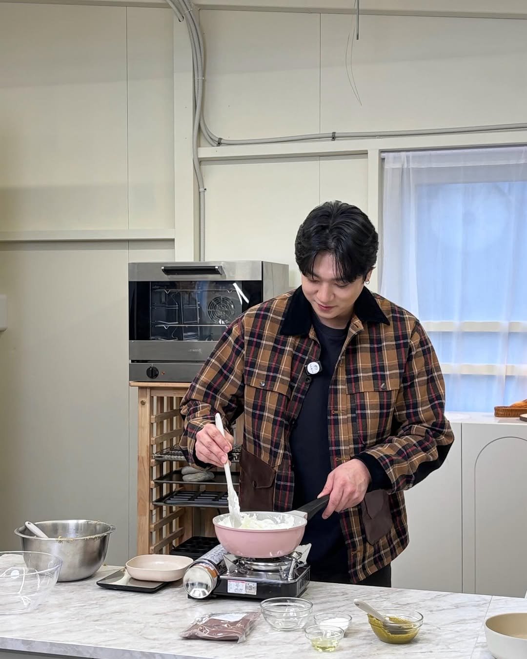 Photo by 박성진 on March 02, 2026. May be an image of apron, pot, cooker, spatula and text.