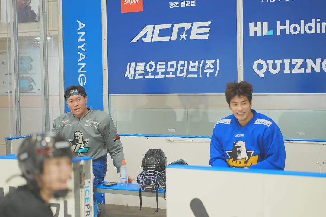 Photo by SungHoon & again Roiii on March 17, 2026. May be an image of ‎hockey and ‎text that says '‎Super 펑촌엘프점 펑촌 엘프점 ACnE HL Holdir ANYANG 새론오토모티브(주) Maido Modo KInoVe HΙ HI DAIKG QUIZN 限 eieto -Halla CTE YALL וק B 一‎'‎‎.
