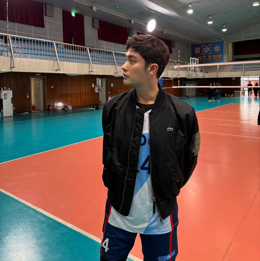 Photo by SungHoon & again Roiii on November 30, 2025. May be an image of volleyball.