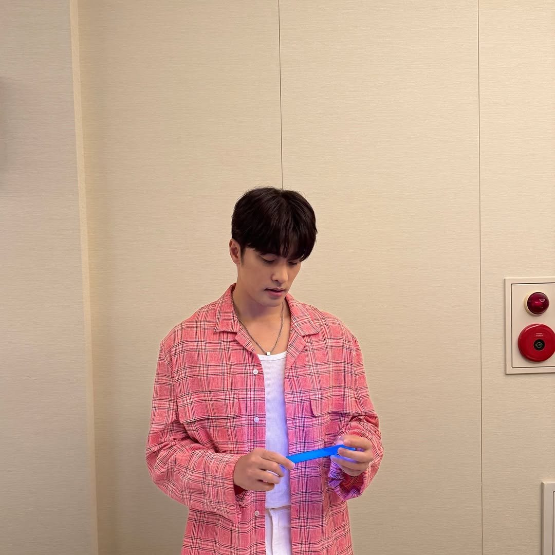 Photo by SungHoon & again Roiii on October 06, 2025.