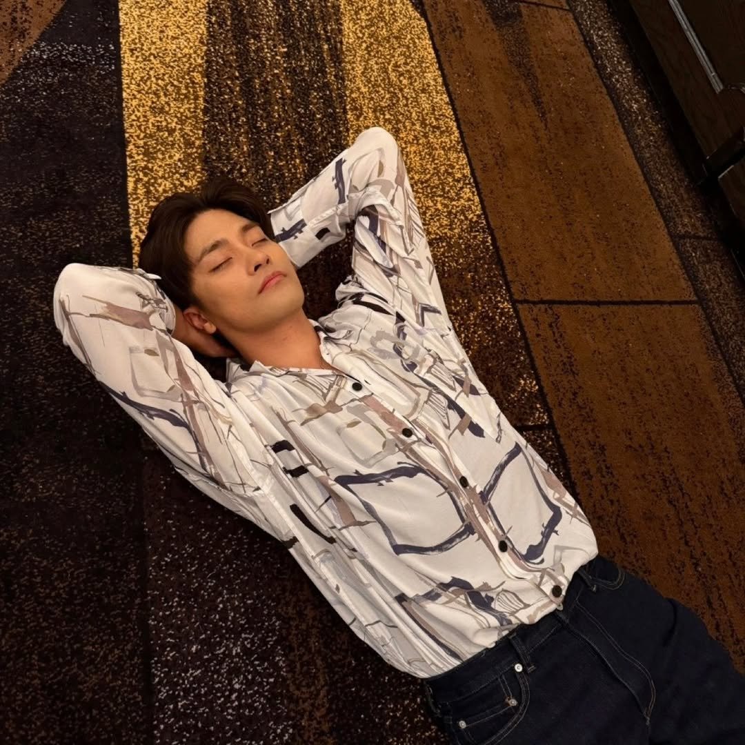 Photo by SungHoon & again Roiii on October 14, 2025. May be an image of top and bolo tie.