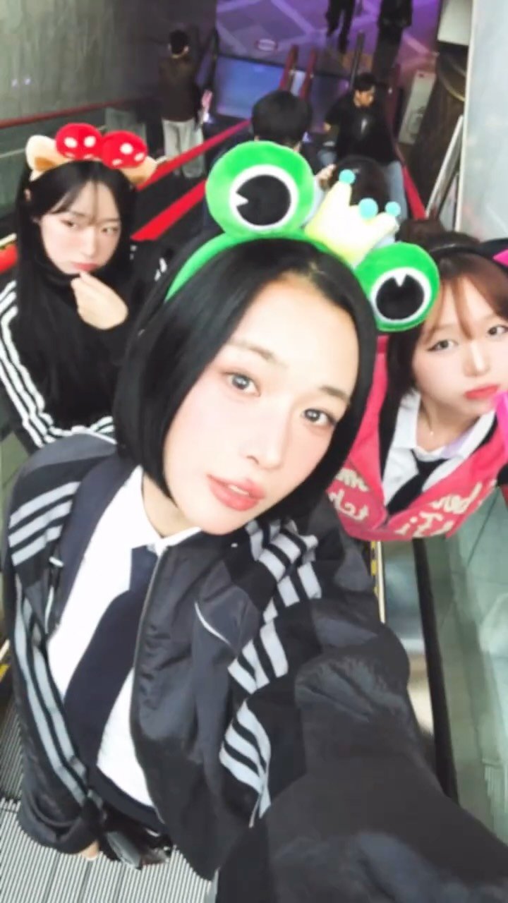 sunn416 게시물 이미지: 90년대생들 오나전 PTSD오는 영상..
만약에 싸이월드에
릴스가 있었다면 이런 느낌일까 ㅎ