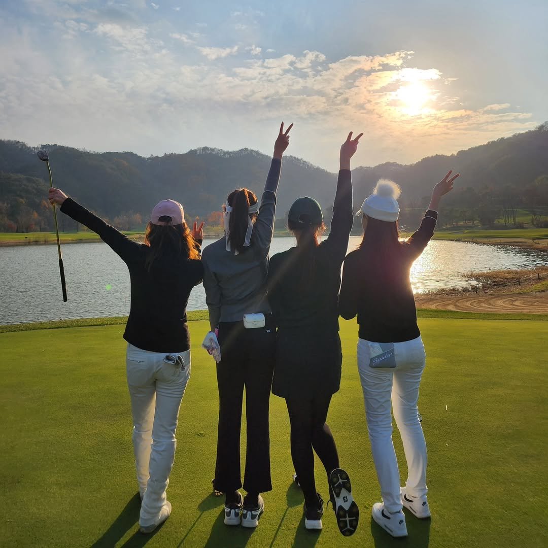 Photo shared by Sunny🌞 on November 13, 2025 tagging @yooha_eun, and @sjp1206.