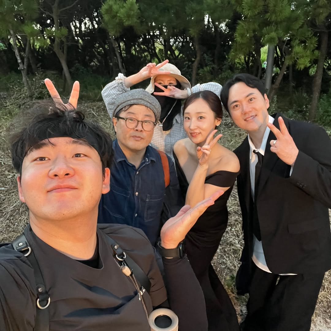 Photo by Sunny🌞 on December 17, 2025. 사람 1명 이상, 트럼펫, 야외 및 텍스트의 이미지일 수 있음.