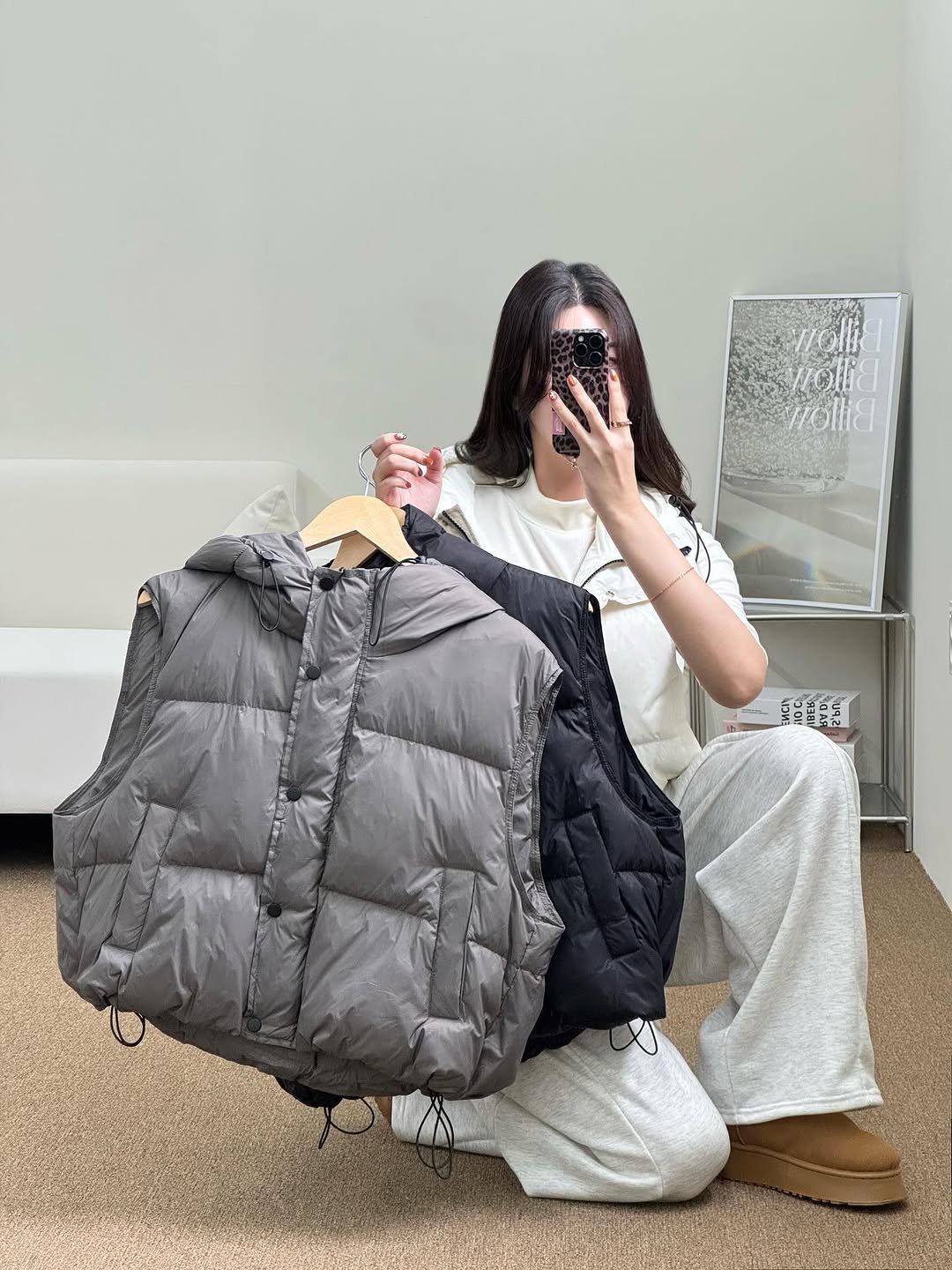 Photo by 김지선 on October 31, 2025. May be an image of duffle coat, goosedown coat, fur, vest, parka, jacket and text.