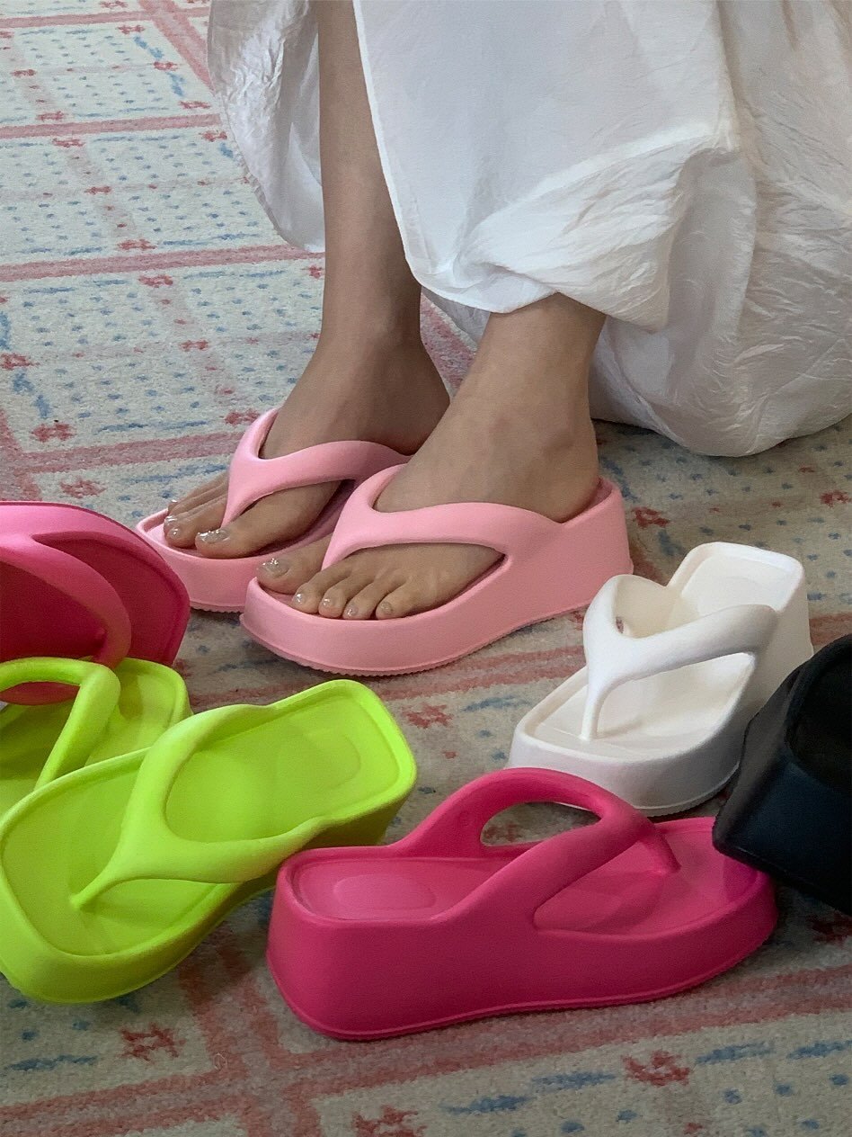 Photo by 김지선 on July 14, 2025. May be an image of sandals, slingback shoes and text.