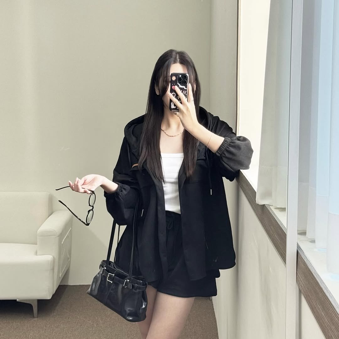Photo by 김지선 on September 24, 2025. May be an image of 1 person, hair, overcoat, blazer, shorts, top, miniskirt and text.