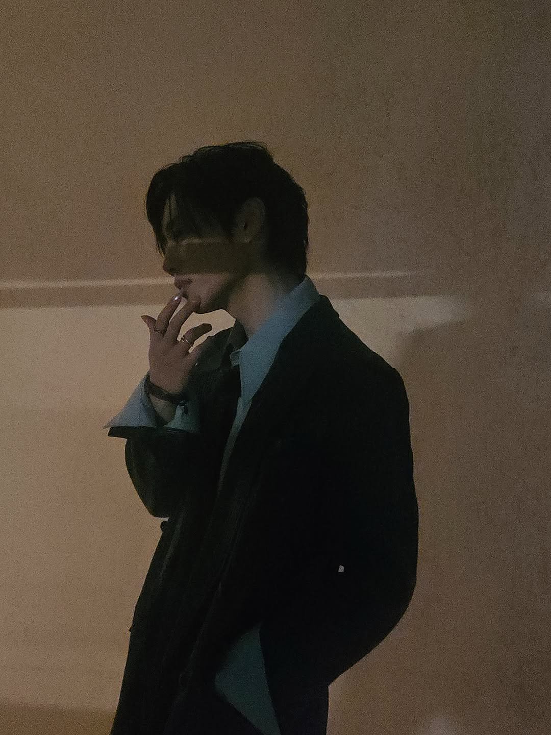 Photo by SUNWOO on February 06, 2026. May be an image of duffle coat, overcoat, suit, cigarette, dinner jacket, blazer and bolo tie.
