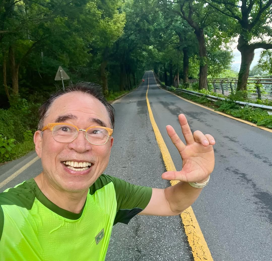 Photo by 조웅래 on August 09, 2025. May be an image of 1 person, road, park and text.