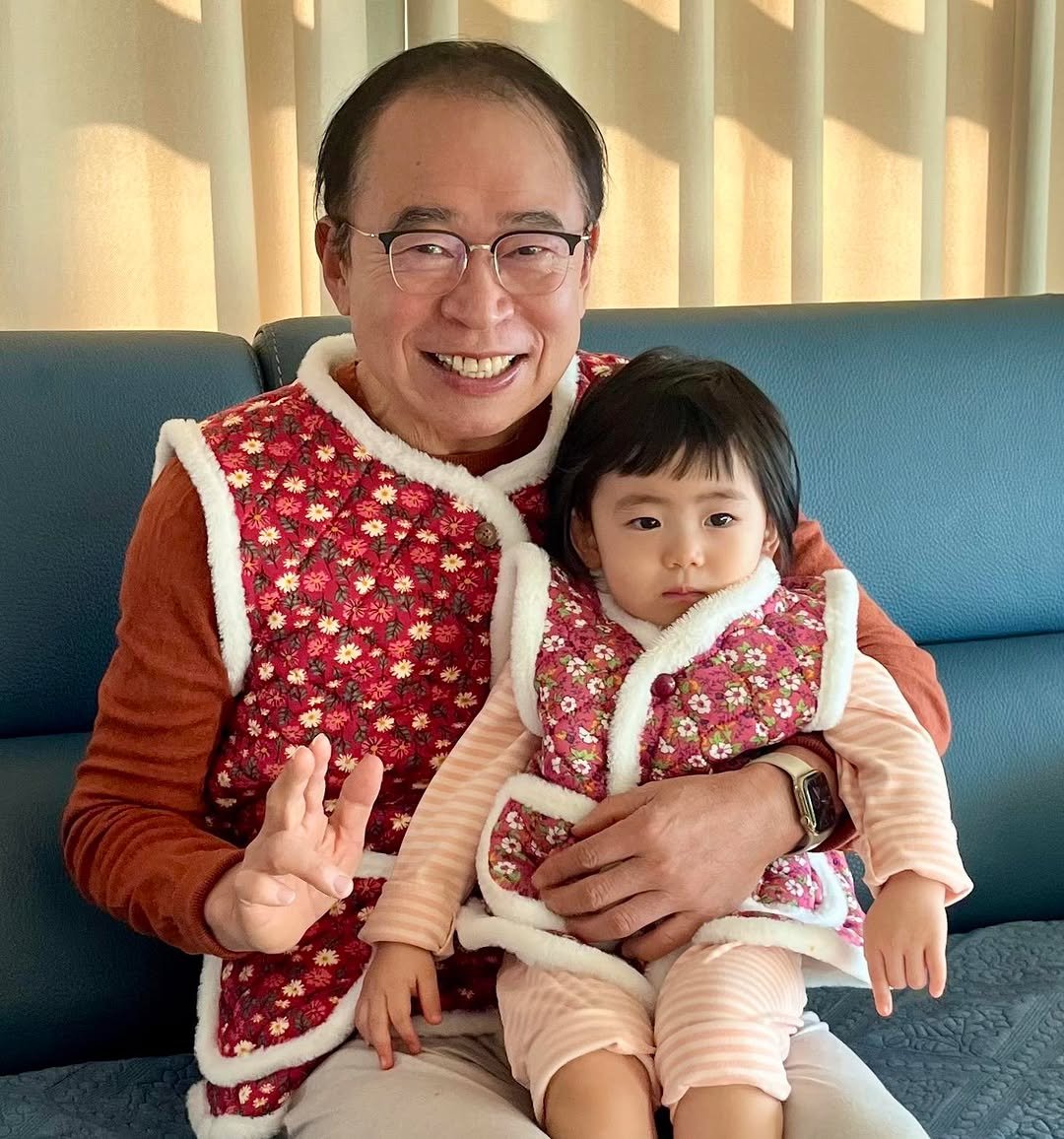 Photo by 조웅래 on February 16, 2026. May be an image of baby and text.