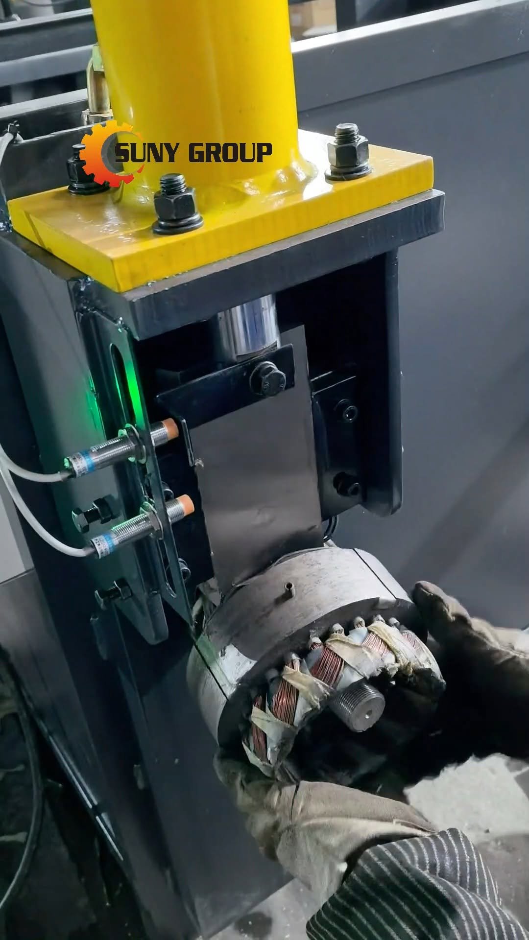 sunyrecyclemachinery 게시물 이미지: Cut, Pull, Done! Motor Recycling Magic!...