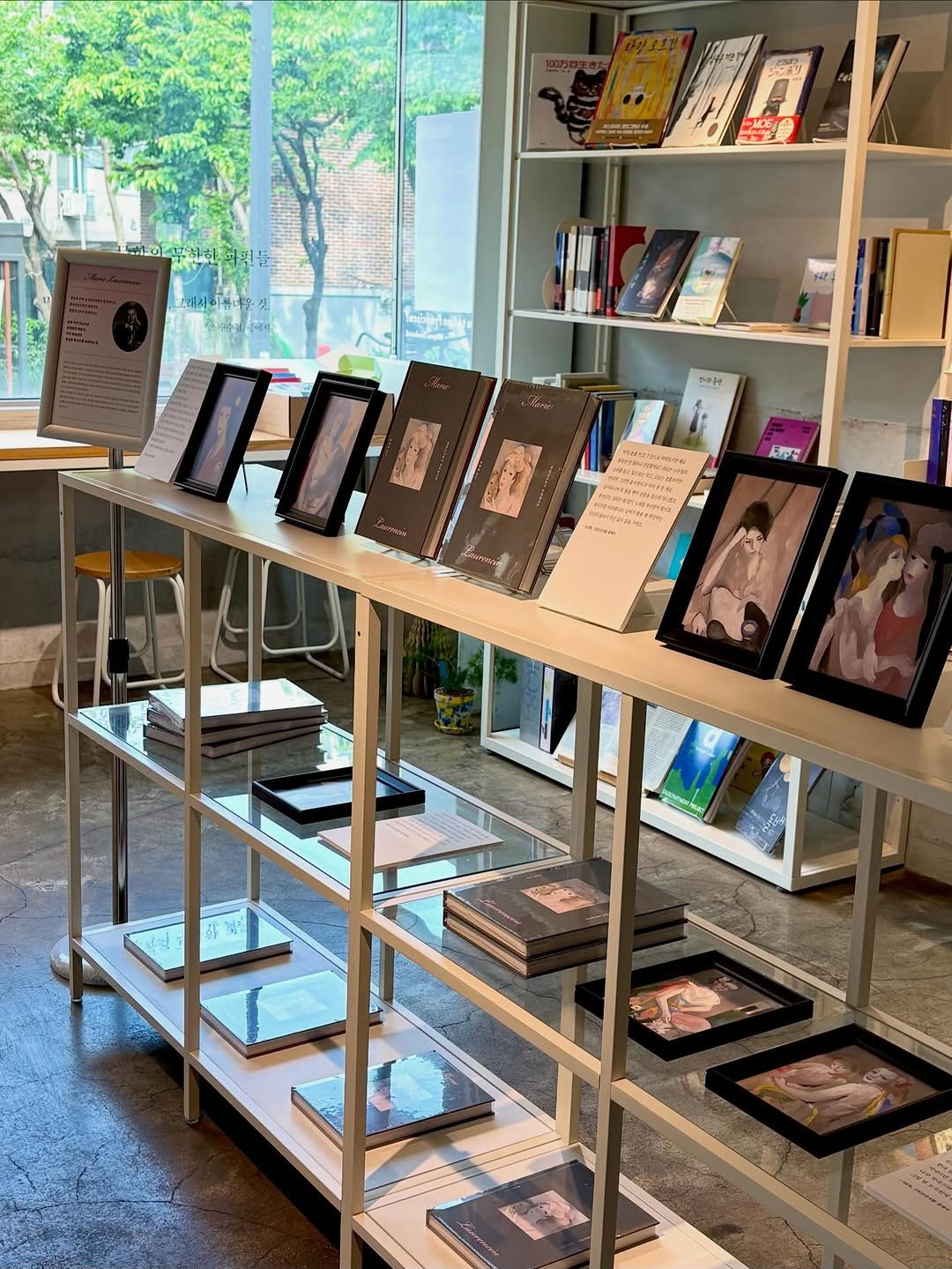 Photo by 도서출판 수오서재 on April 23, 2026. May be an illustration of display case, book, newsstand and text.