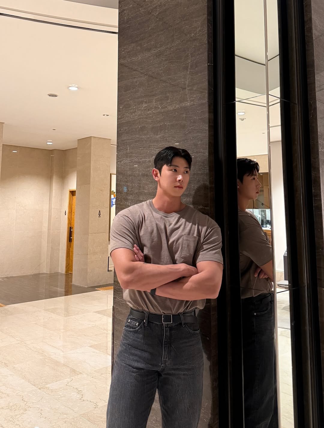 superbody__gun 게시물 이미지: 백화점 구경 🛍️
푸드코트는 이제 가면 안되겠다..😇

👕- @bowlow.co.kr