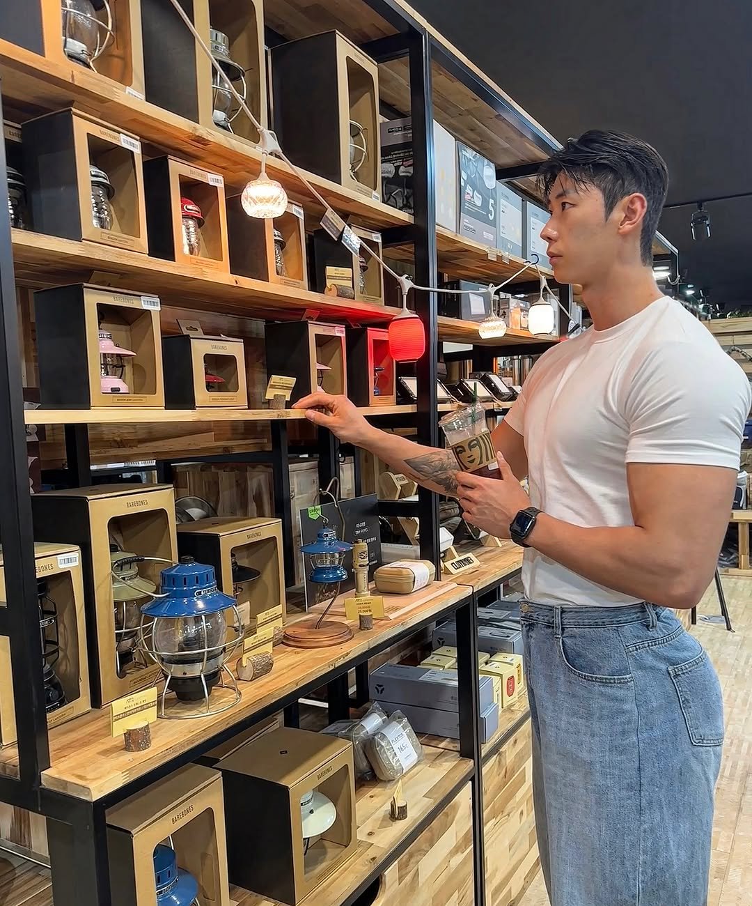 superbody__gun 게시물 이미지: 올해는 캠핑 가야겠다🏕️

일상에도 베트랙트 머슬핏 반팔티 👍
👕-...