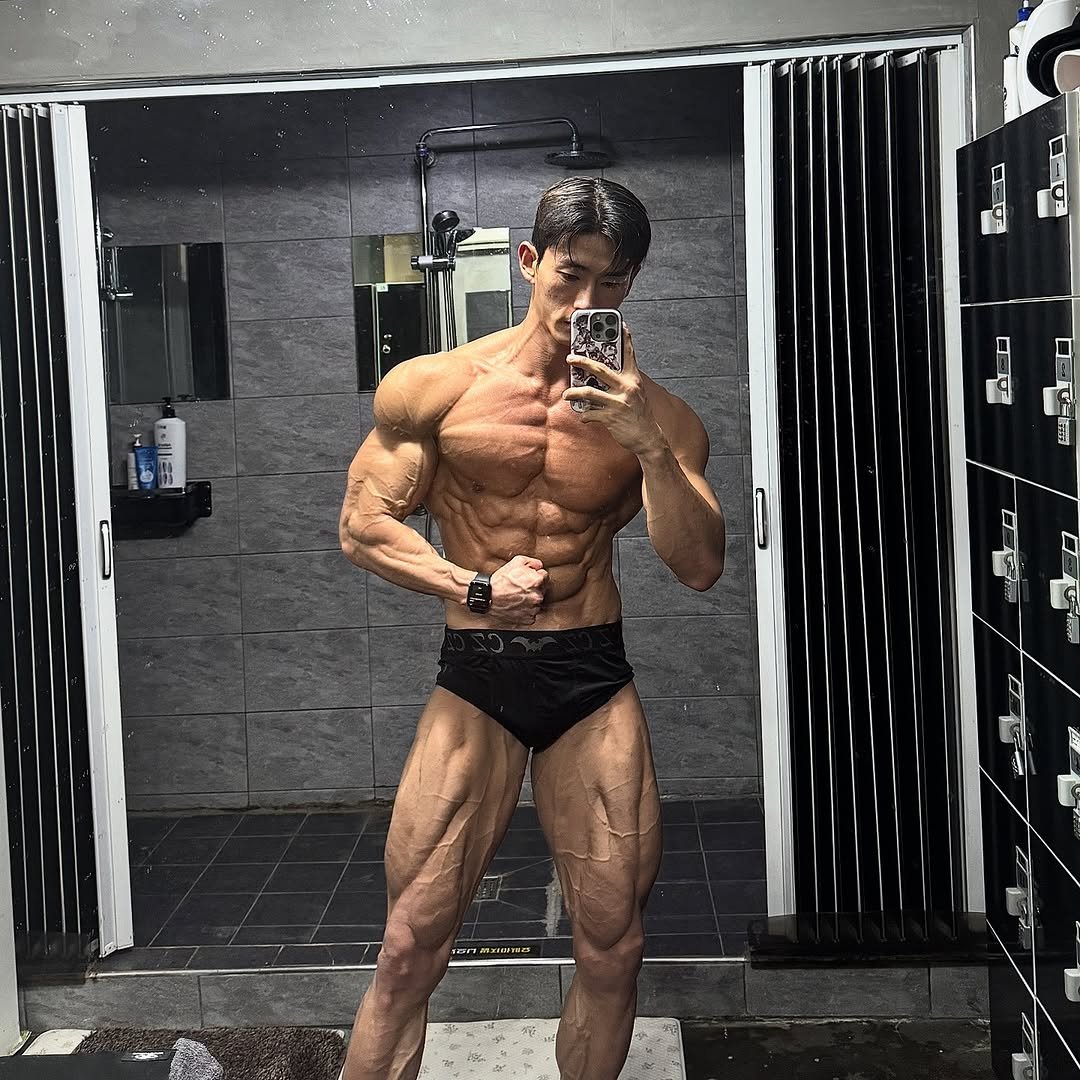 Photo by 정대진 on September 26, 2025. May be an image of 1 person, biceps, body building and text.