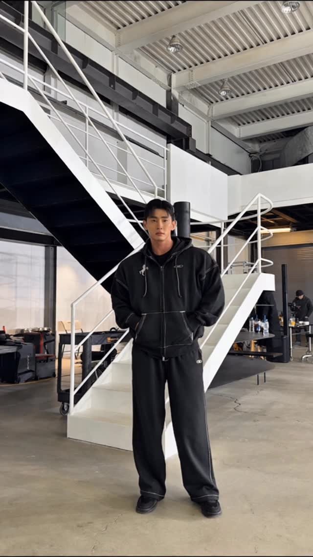 superbody__jin 게시물 이미지: @borntowin.co.kr 

1/30 13:00 
NEW OPEN 

새롭게...