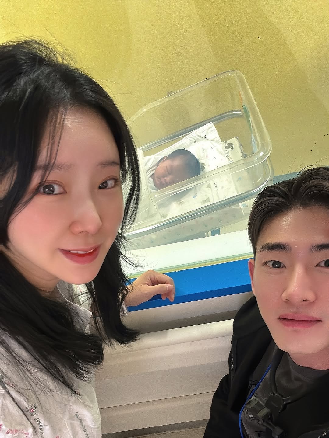 Photo shared by 달달콩, 패션 동안홈케어 다이어트 건강✨️ on February 07, 2026 tagging @superbody__jin. May be a selfie of one or more people and text.