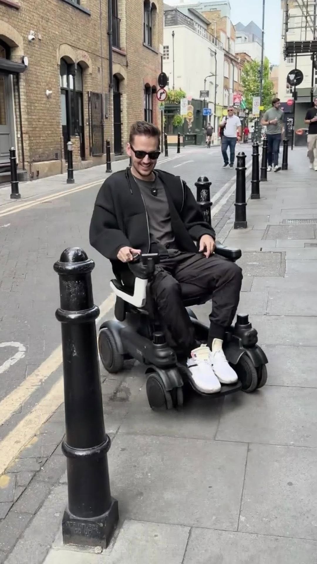 supercarblondie 게시물 이미지: It looks like a mobility scooter, but it’s...