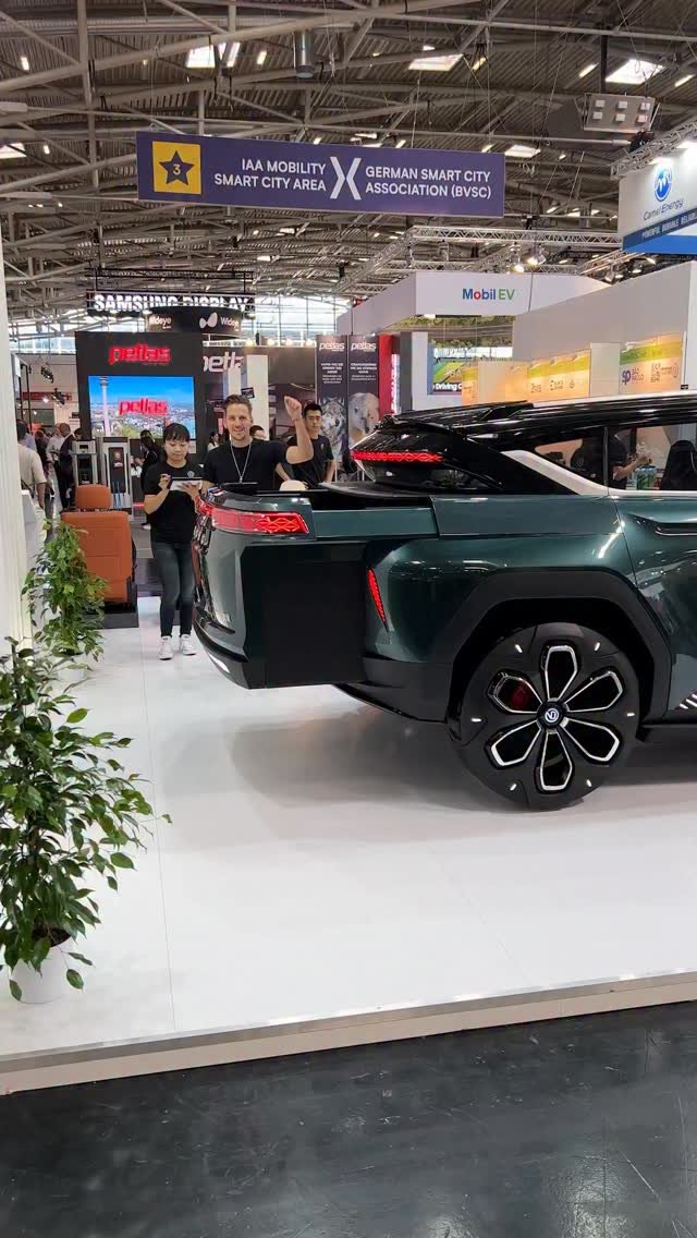 supercarblondie 게시물 이미지: Almost every part of this concept car moves as...