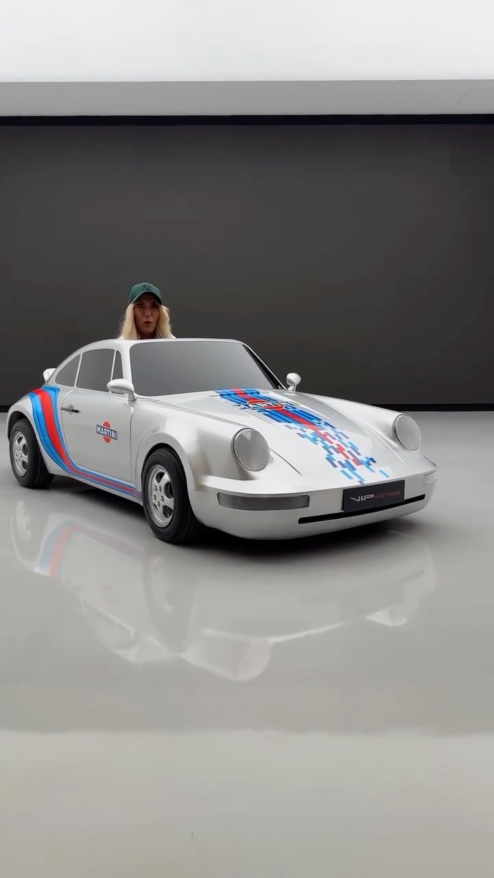 supercarblondie 게시물 이미지: A fully drivable mini Porsche for...