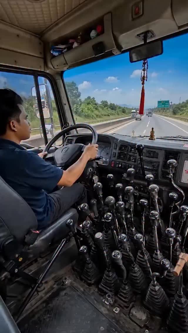 supercarblondie 게시물 이미지: This is how young kids today see a manual...