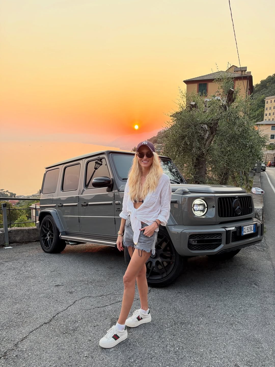 supercarblondie 게시물 이미지: I’m in 🇮🇹 Italy! Thank you @starrluxcars 😘 I’m...