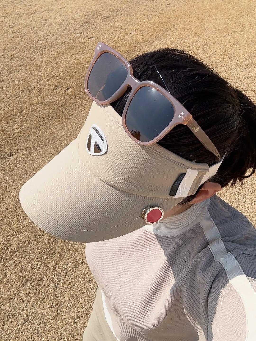 Photo by 김은정 on April 26, 2026. May be an image of hat, sunglasses and text.