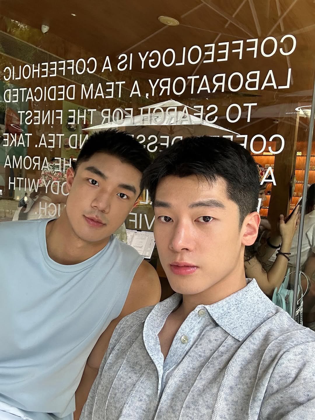 Photo shared by Henry on July 19, 2025 tagging @superisaacl. May be an image of 2 people, coffee cup, coffee maker, cornflower and text that says 'วา337700 A SI 2l ขอ0337700 a3Taл3a MA3T A yROTAROA T3и!1 HHT Ro7 noRA7r oT 3XAT .A3T αν ၁27 770L AMORA AMORA3H 래- ΗΤΙ-Υ A 2หว HOP ην'.