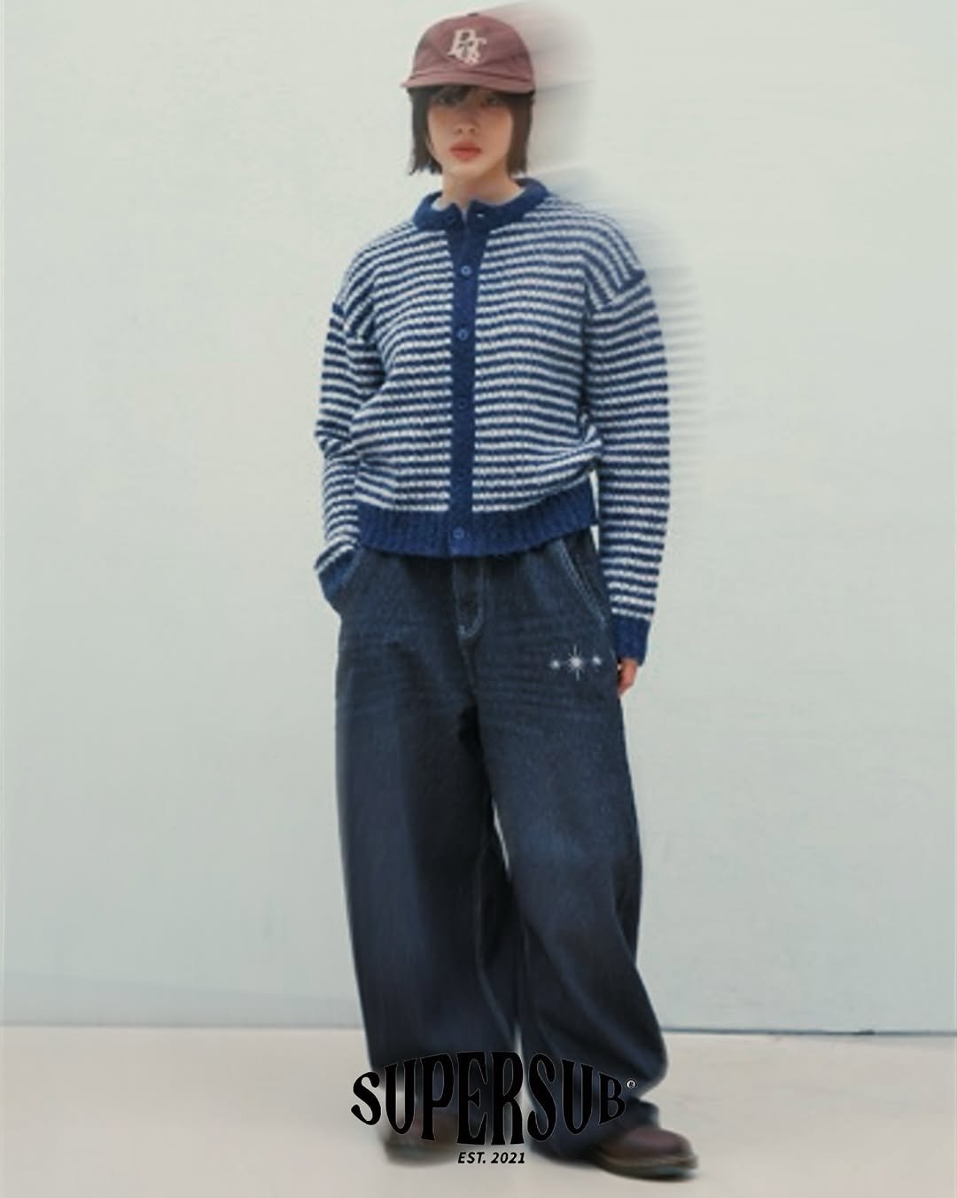 Photo by Supersub on November 11, 2025. May be an image of duffle coat, sweatpants and text that says '乐 SU EST.2021 EST. 2021'.