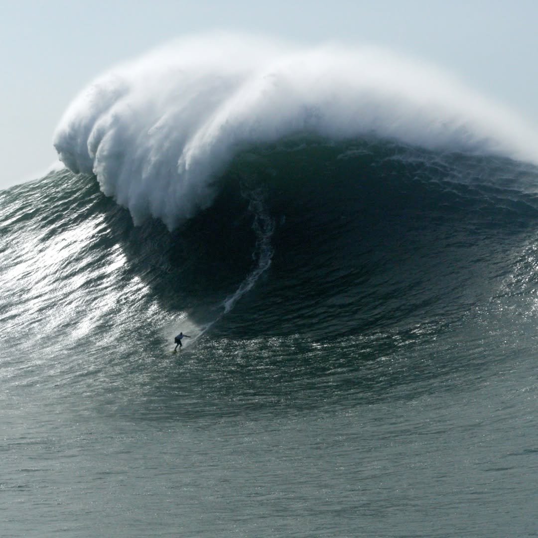 A new big wave experience puts you inside a Nazaré strike mission