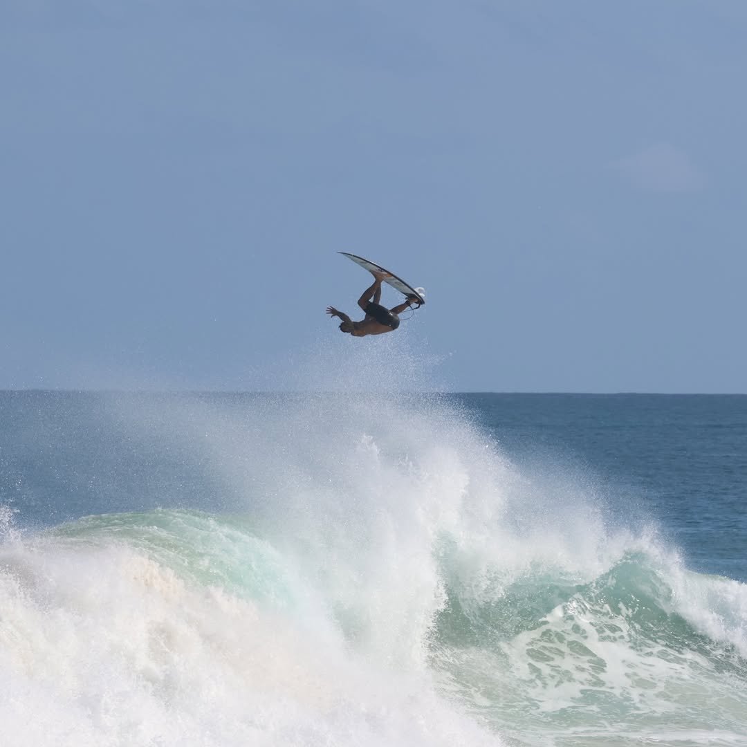 Photo shared by Marcelo Freire on February 15, 2026 tagging @gabrielmedina, and @surfgurupro. May be an image of surfboard, water and text.